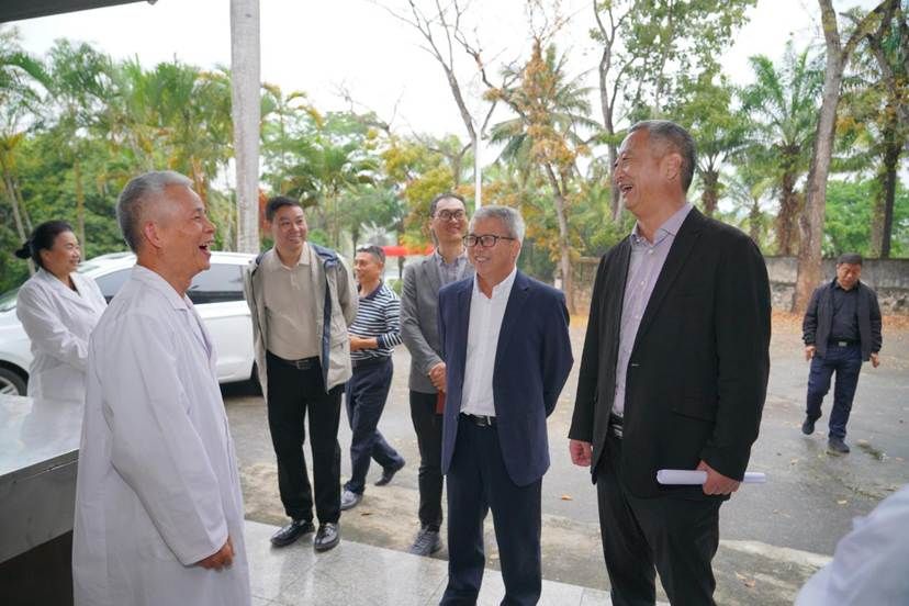 3月4日至5日,校党委书记李湖前往儋州校区调研。李湖一行调研儋州校区医院。王杰 摄